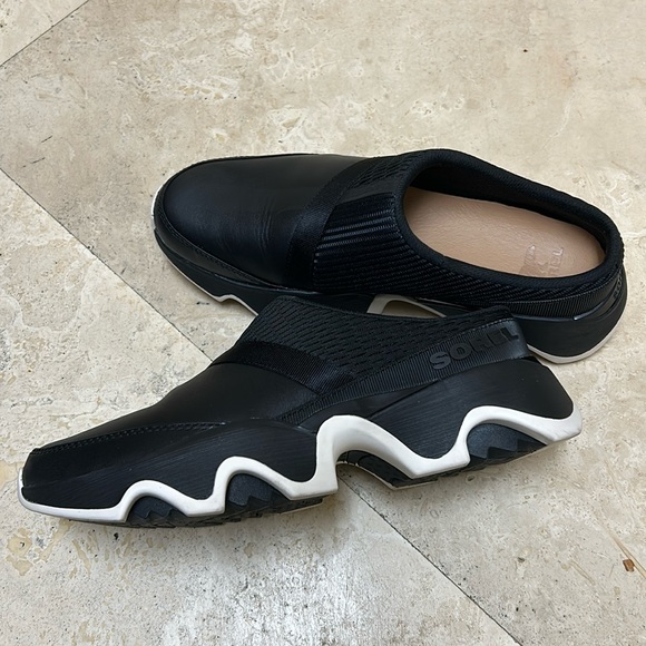 Sorel black leather silp on sneakers - Picture 2 of 11